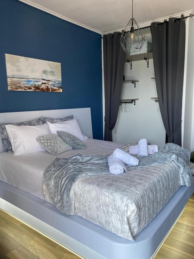 Seafront Kalamata Haven - Blue Luxury Suite Exterior photo